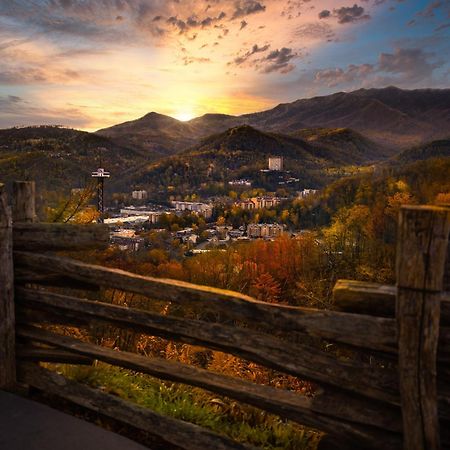 Suite Sensations, Hot Tub, Pool Table, 1089 Free Tickets Each Paid Day, Dollywood And More ピジョンフォージ エクステリア 写真