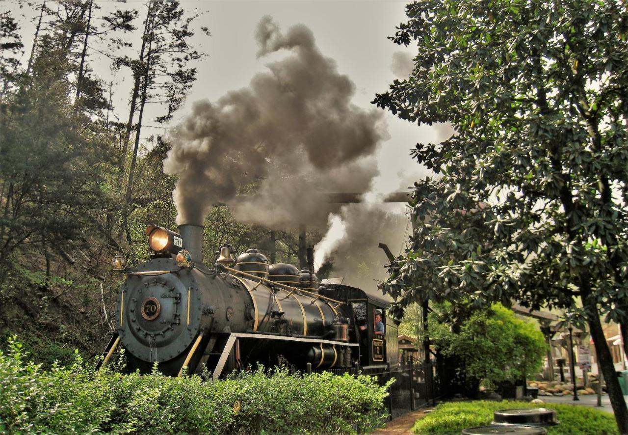 Suite Sensations, Hot Tub, Pool Table, 1089 Free Tickets Each Paid Day, Dollywood And More ピジョンフォージ エクステリア 写真
