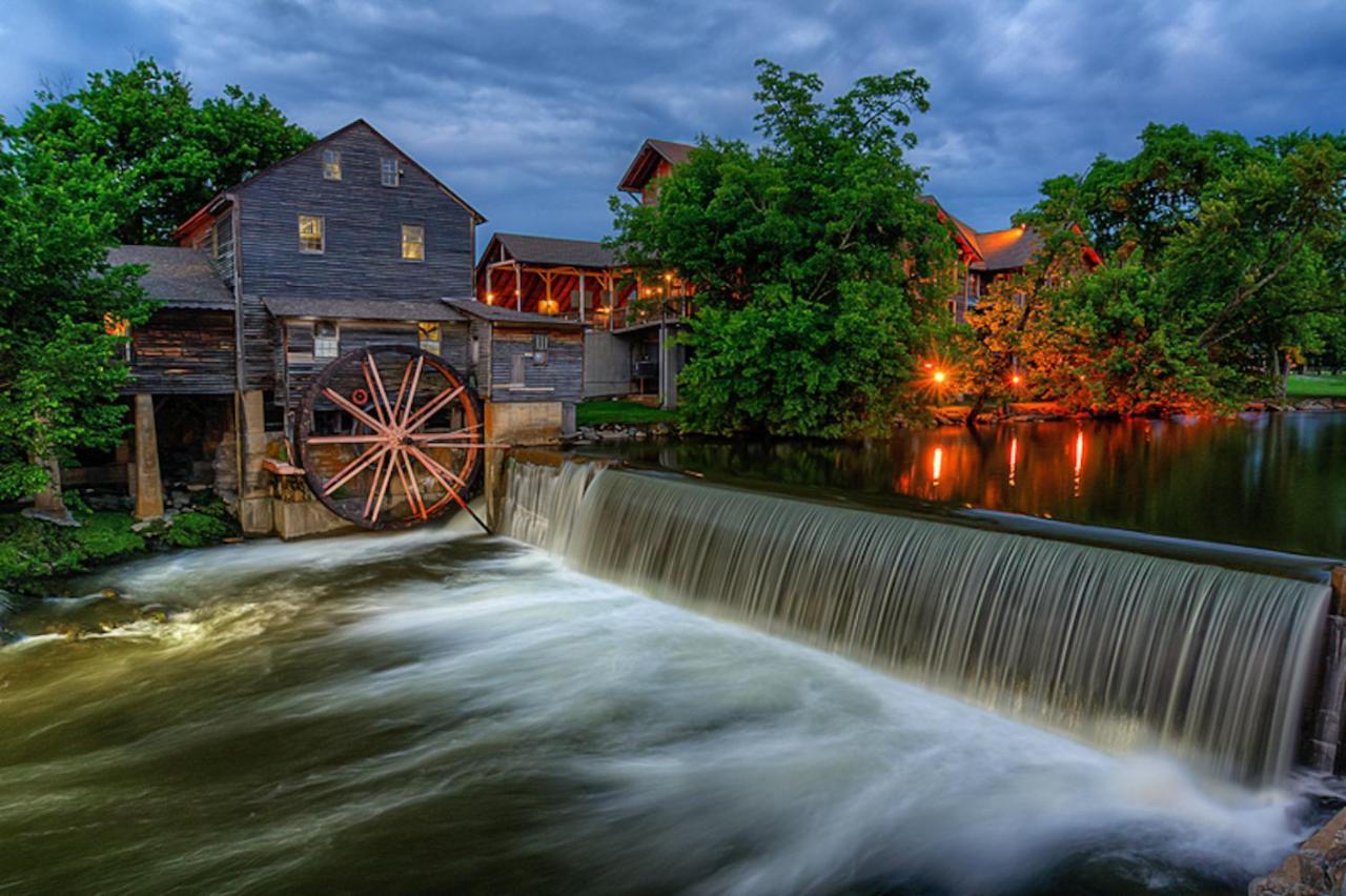 Suite Sensations, Hot Tub, Pool Table, 1089 Free Tickets Each Paid Day, Dollywood And More ピジョンフォージ エクステリア 写真