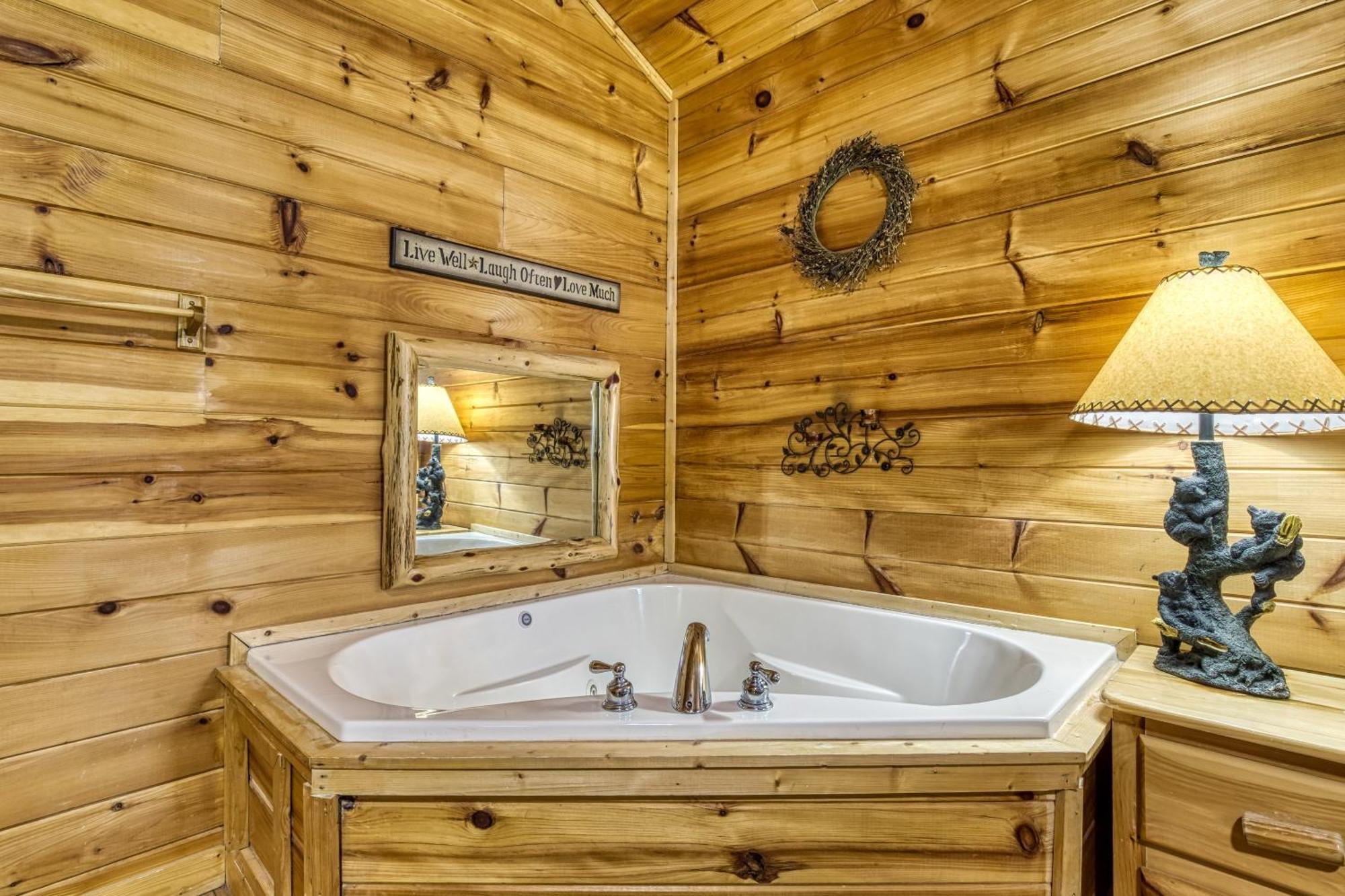 Suite Sensations, Hot Tub, Pool Table, 1089 Free Tickets Each Paid Day, Dollywood And More ピジョンフォージ エクステリア 写真