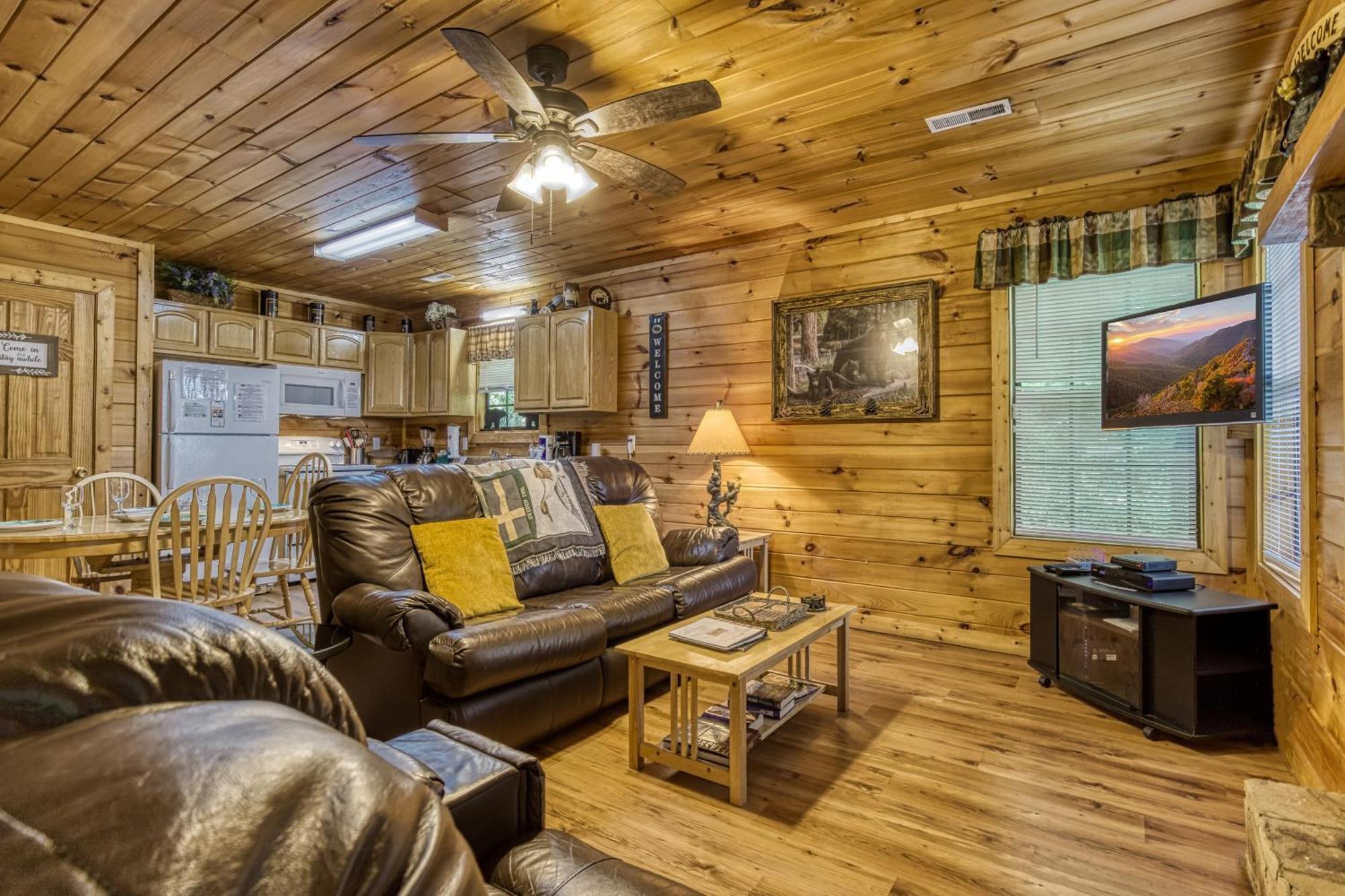 Suite Sensations, Hot Tub, Pool Table, 1089 Free Tickets Each Paid Day, Dollywood And More ピジョンフォージ エクステリア 写真
